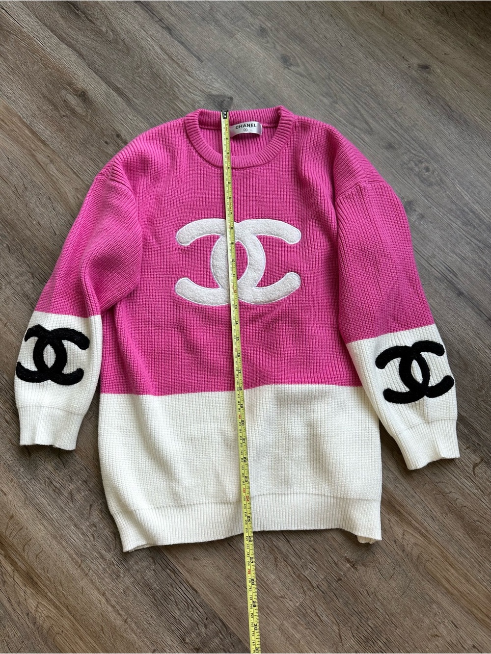CHANEL Pink and White Sweater - Picture 2 of 5